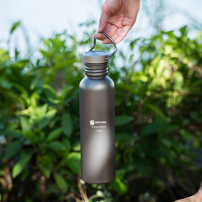Bouteille d'eau de sport en ti - Running Gear Water avis et prix